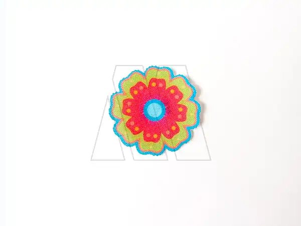 APLIQUE ESTAMPADO TERMOAD FLOR C/BORDE CELESTE X 12UN 