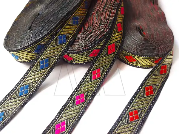 GALON TEJIDO C/LUREX DORADO ROMBOS COLORES 20MM X 25YDS APROX