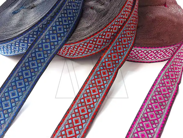 GALON TEJIDO C/LUREX PLATEADO ROMBOS 35MM X 25YDS APROX