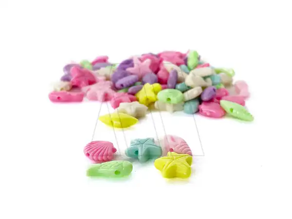 CUENTAS DE PLASTICO MAR SURTIDO 10MM X 10MM APROX X 125GRS