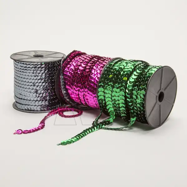 HILO DE LENTEJUELAS METALIZADAS CUBE 6MM X 100YDS
