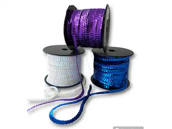 HILO DE LENTEJUELAS METALIZADAS CUBE 6MM X 80YDS