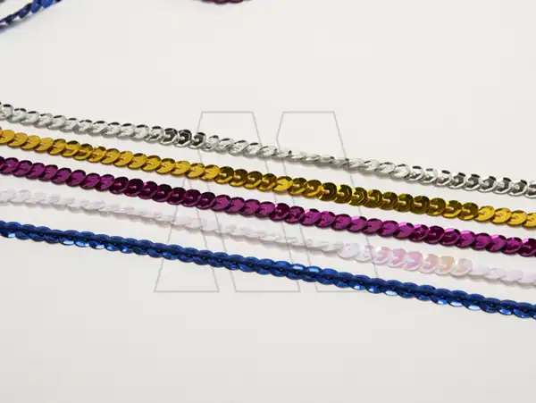 HILO DE LENTEJUELAS METALIZADAS CUBE 6MM X 20MTS