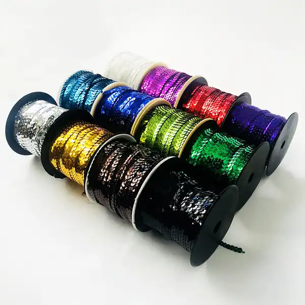 HILO DE LENTEJUELAS METALIZADAS CHATAS 8MM X 100YDS