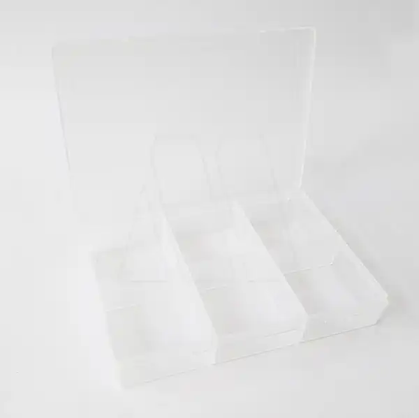 ESTUCHE PLASTICO CON 6 DIVISIONES P/MANUALIDADES 16CM X 11CM